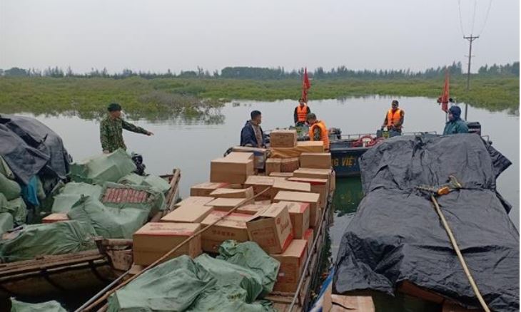 Quảng Ninh: Bắt giữ 9 tấn hàng hóa, thực phẩm nhậu lậu qua sông biên giới